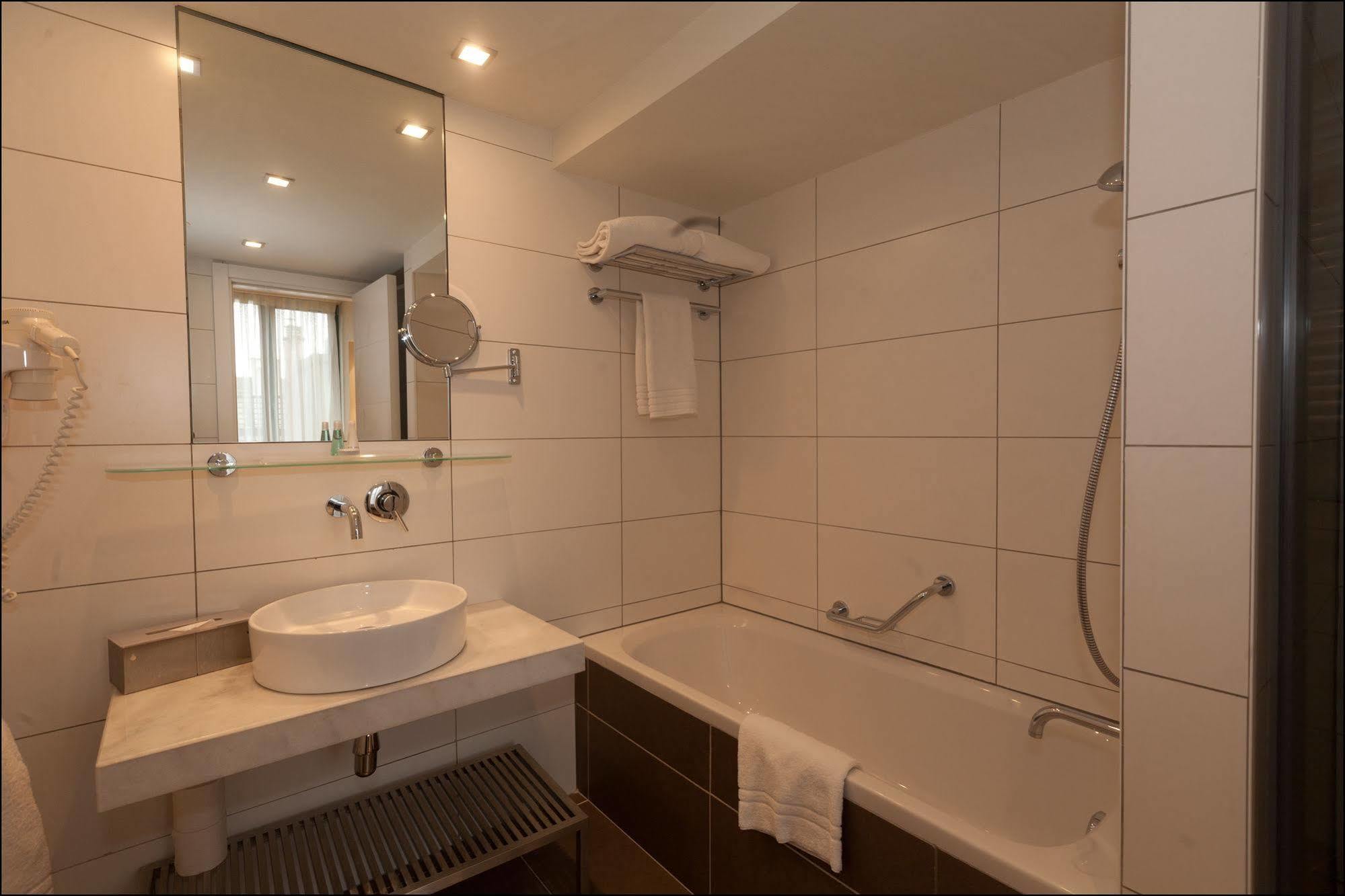 B-aparthotel Grand Place 4*