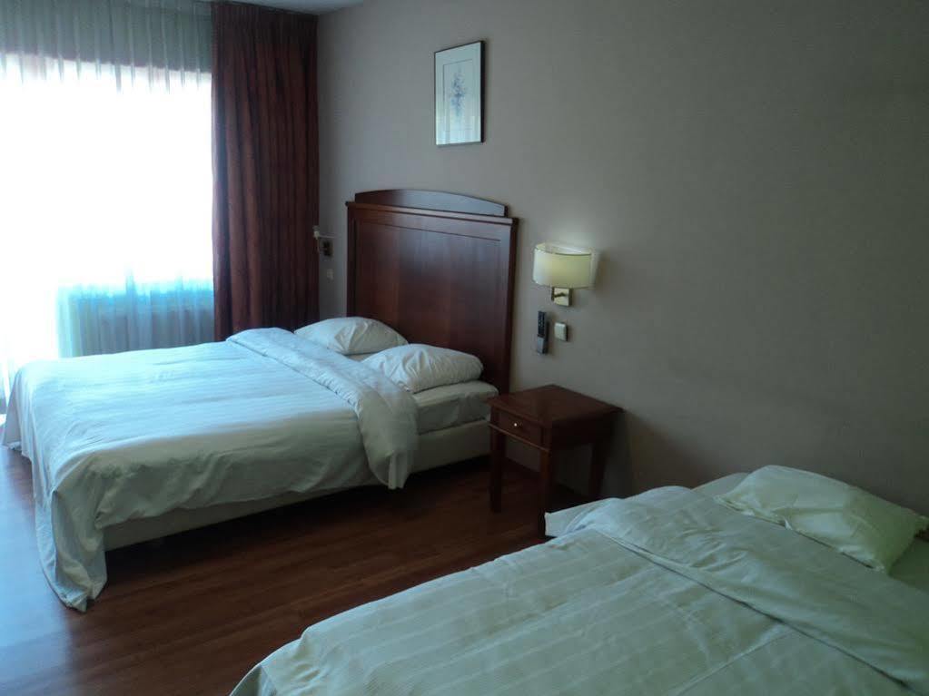 Albert Hotel