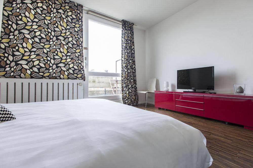 Chic Suisse Flat - Metro Louise Apartment