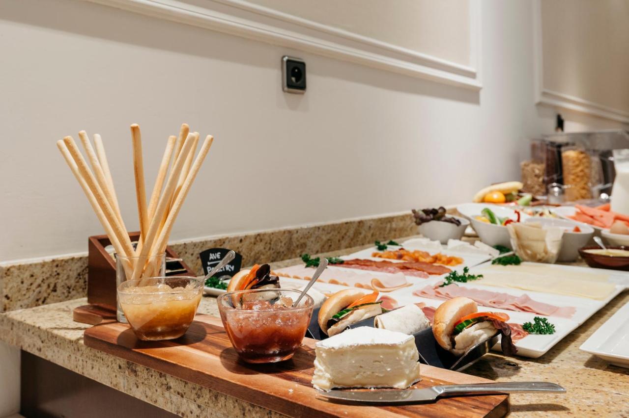Catalonia Grand Place Hotel 4*