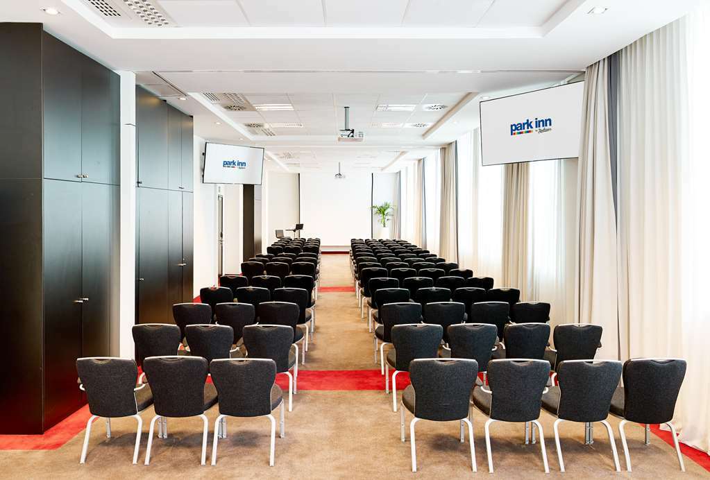 Park By Radisson Centre Midi 3*