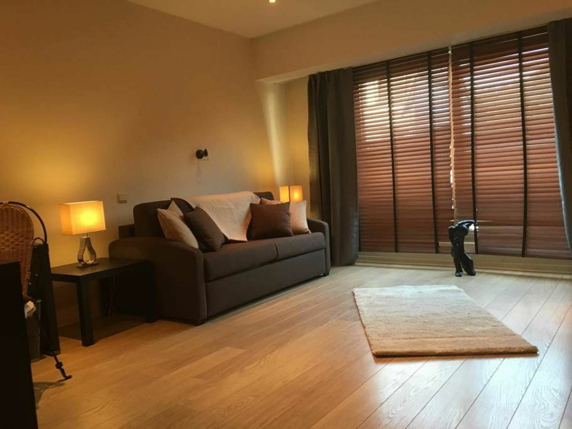 With 2 Bedrooms In Uccle, With Enclosed Garden And Wifi Bruxelles