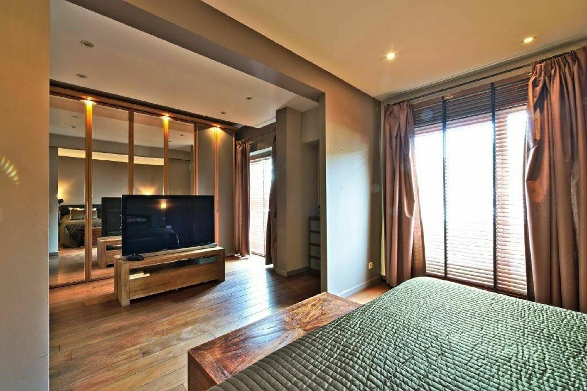 With 2 Bedrooms In Uccle, With Enclosed Garden And Wifi Lejlighed Bruxelles