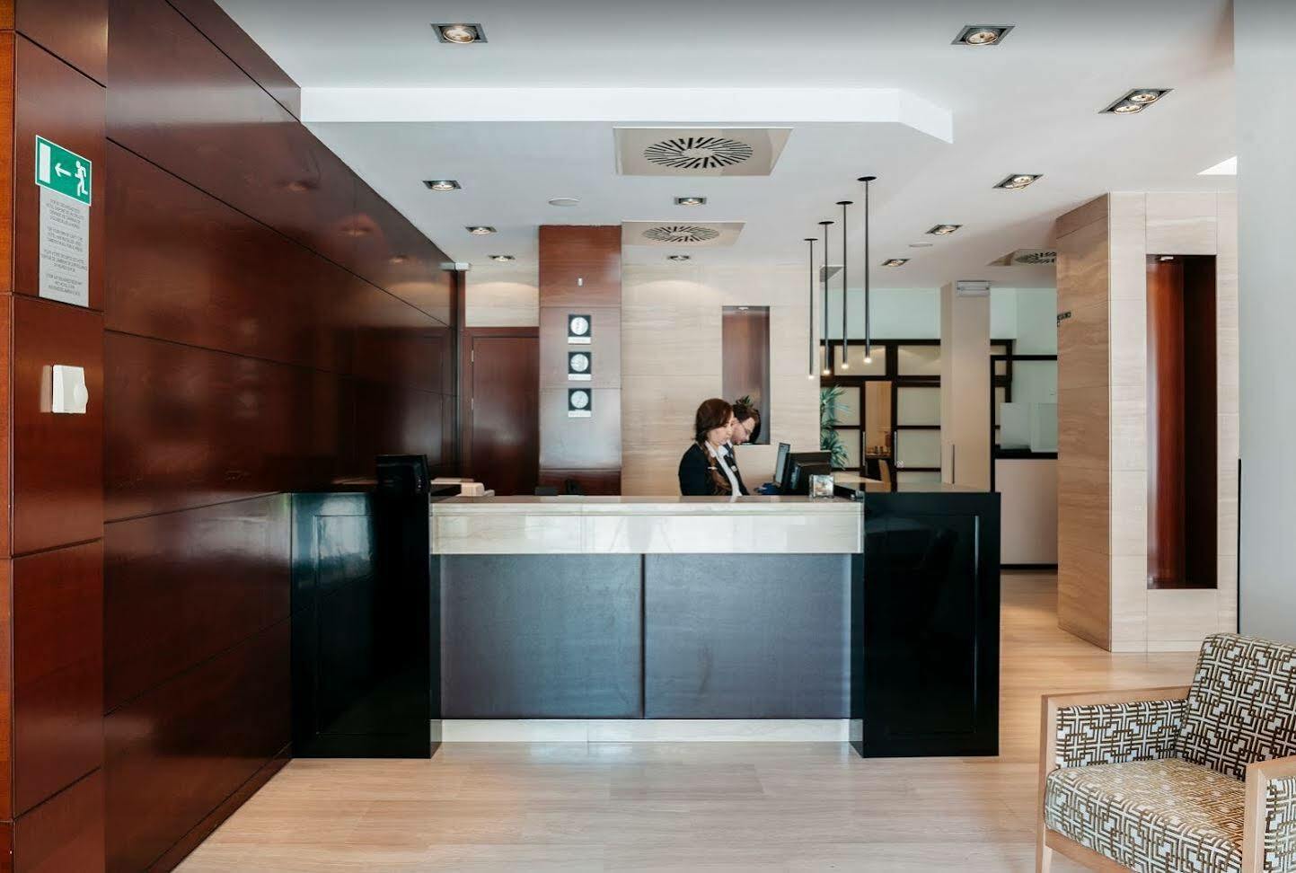 Catalonia Grand Place Hotel 4*
