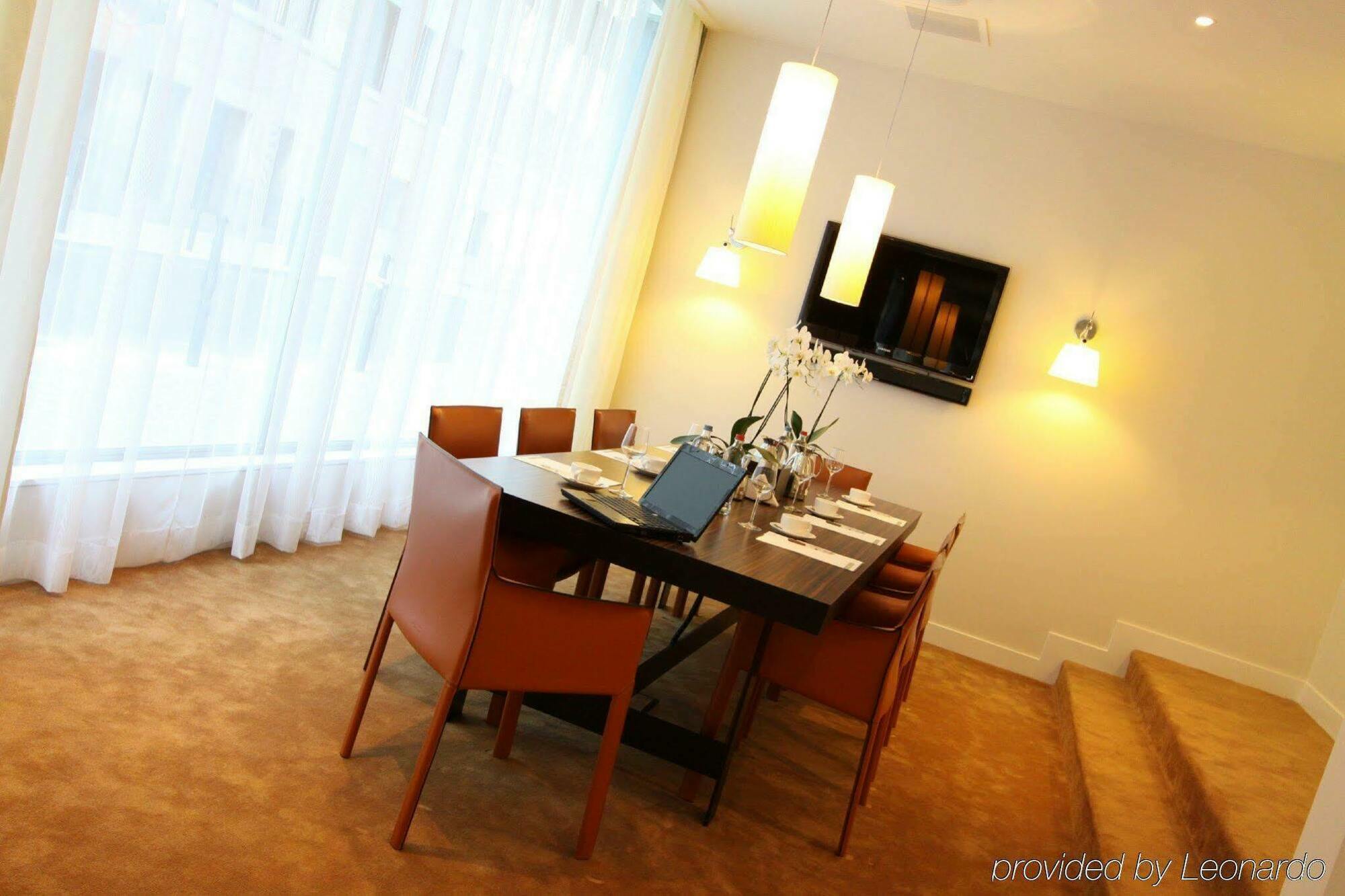Pillows Centre Hotel 4*