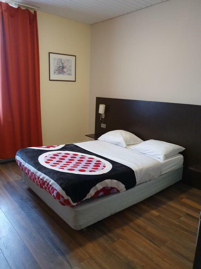 Hotel Queen Mary 3*