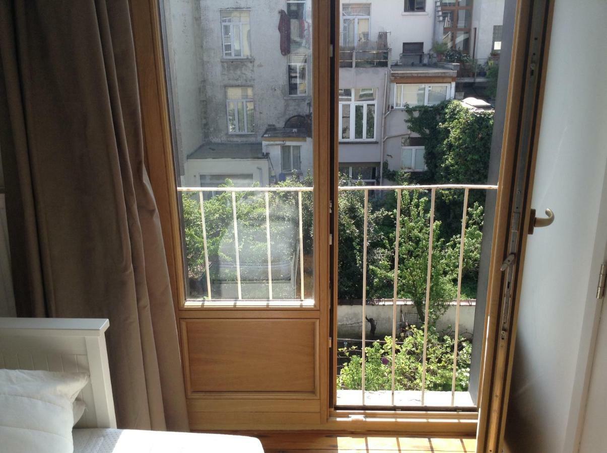 Art Nouveau Floral Appartement