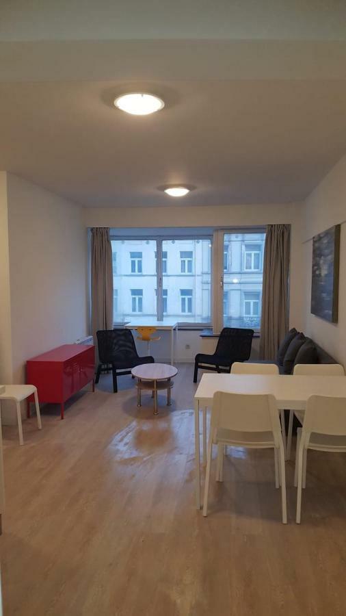 2 Bedrooms Apartment *