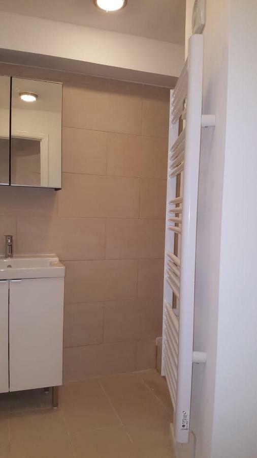 2 Bedrooms Apartment *