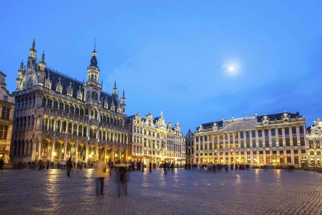 Super Flat Next Grand Place *