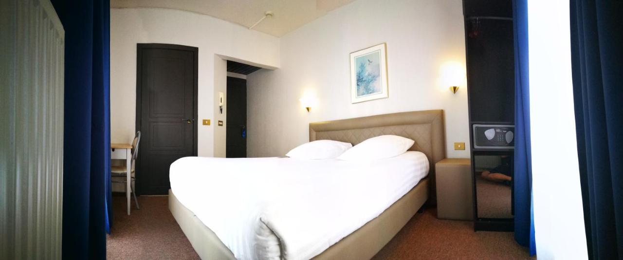 Chantecler Hotel 2*