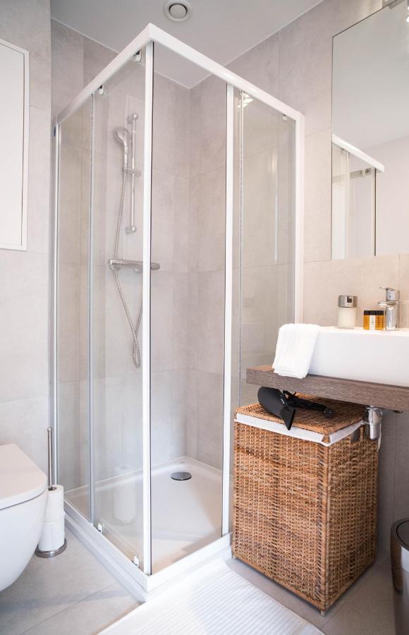 Fabulous Housings 2 Steps From Cee *