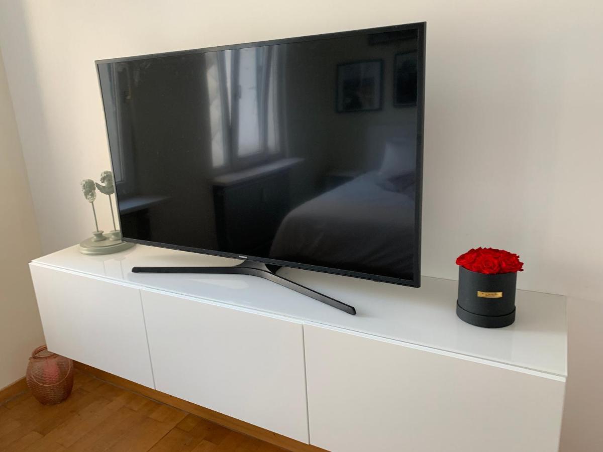 Apartment Secret *