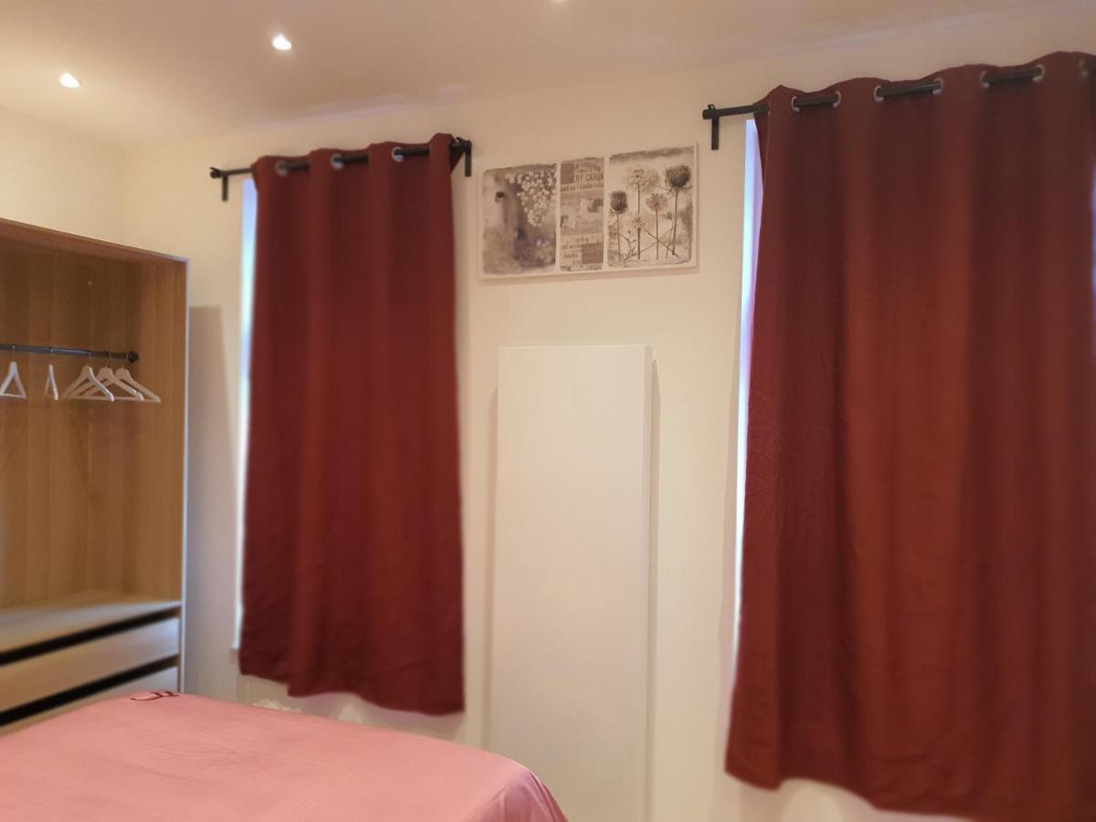 2 Bedrooms Appart Near European Parliament +fee Parking Appartement *