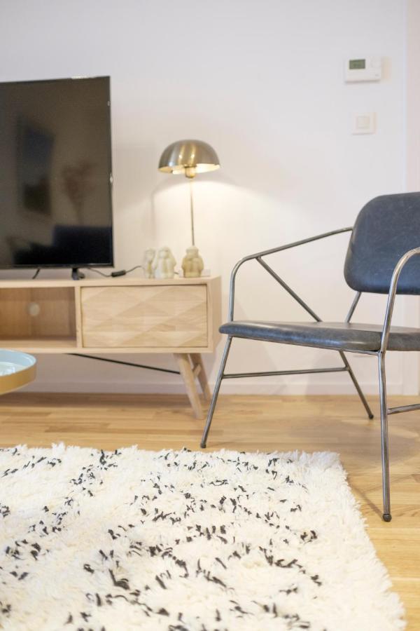 Fabulous Housings 2 Steps From Cee *