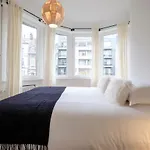Beautiful 2 Bedrooms Apartment Ixelles Ponds