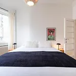 Beautiful 2 Bedrooms Apartment Ixelles Ponds