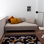 Unit 5 - Trendy Smart Home Triplex Private Garden & Parking