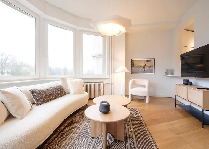 Beautiful 2 Bedrooms Apartment Ixelles Ponds