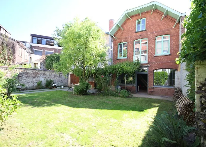 La Maison Du Fond Du Jardin