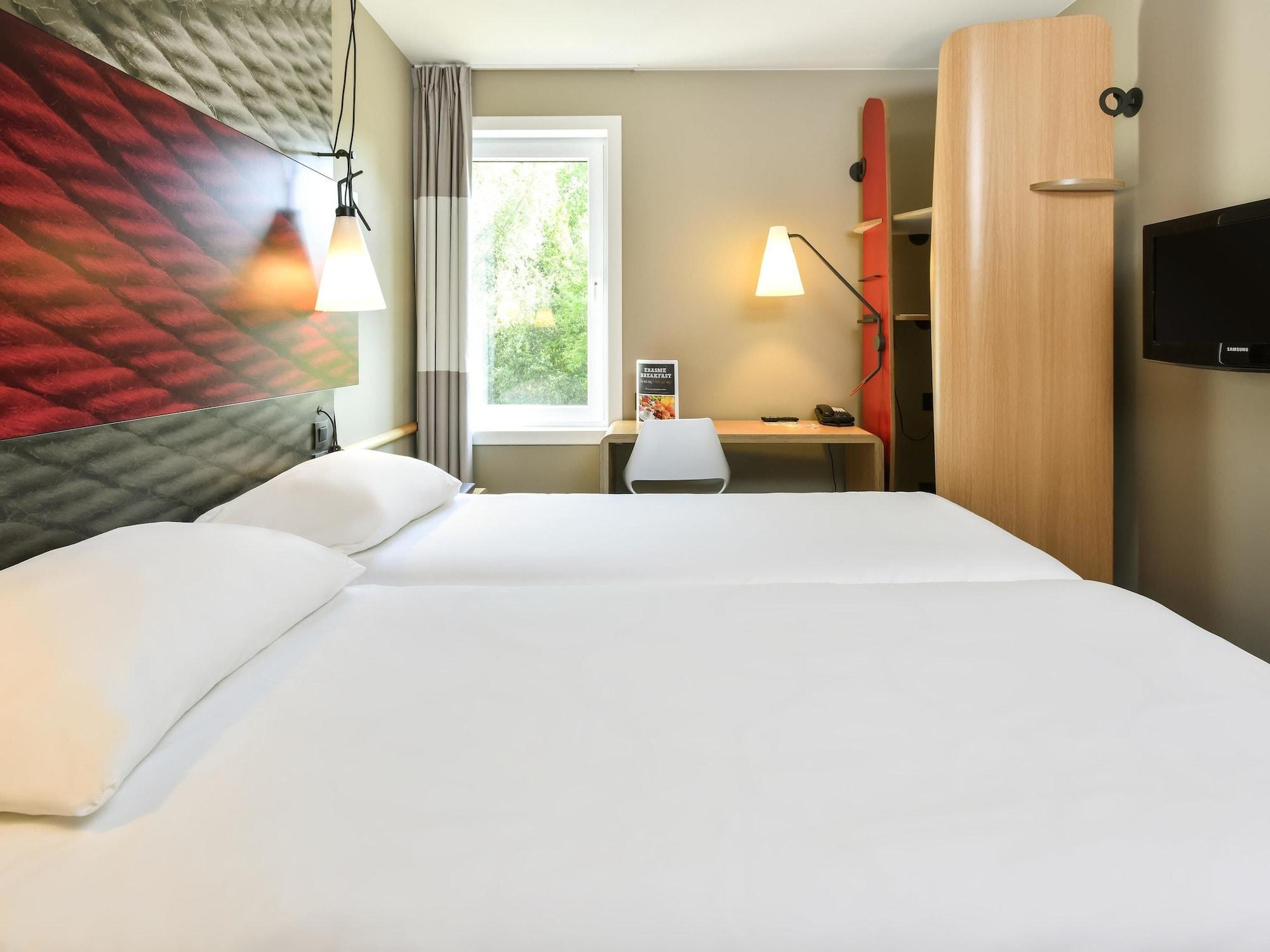 Ibis Erasmus Hotel 3*
