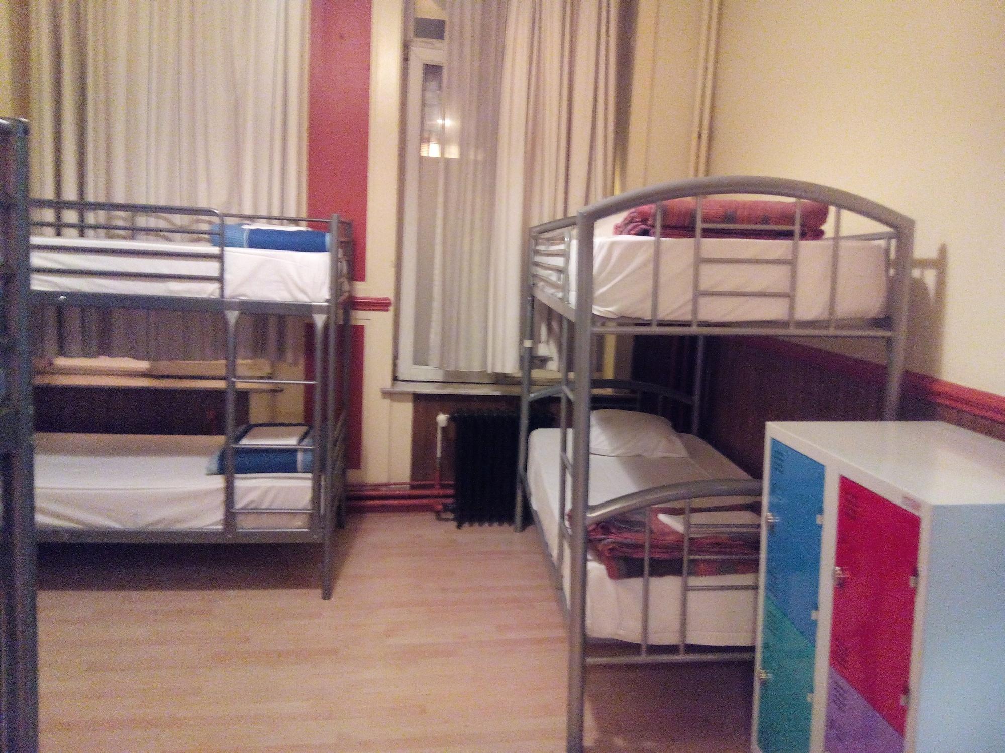 Hostel Louise *