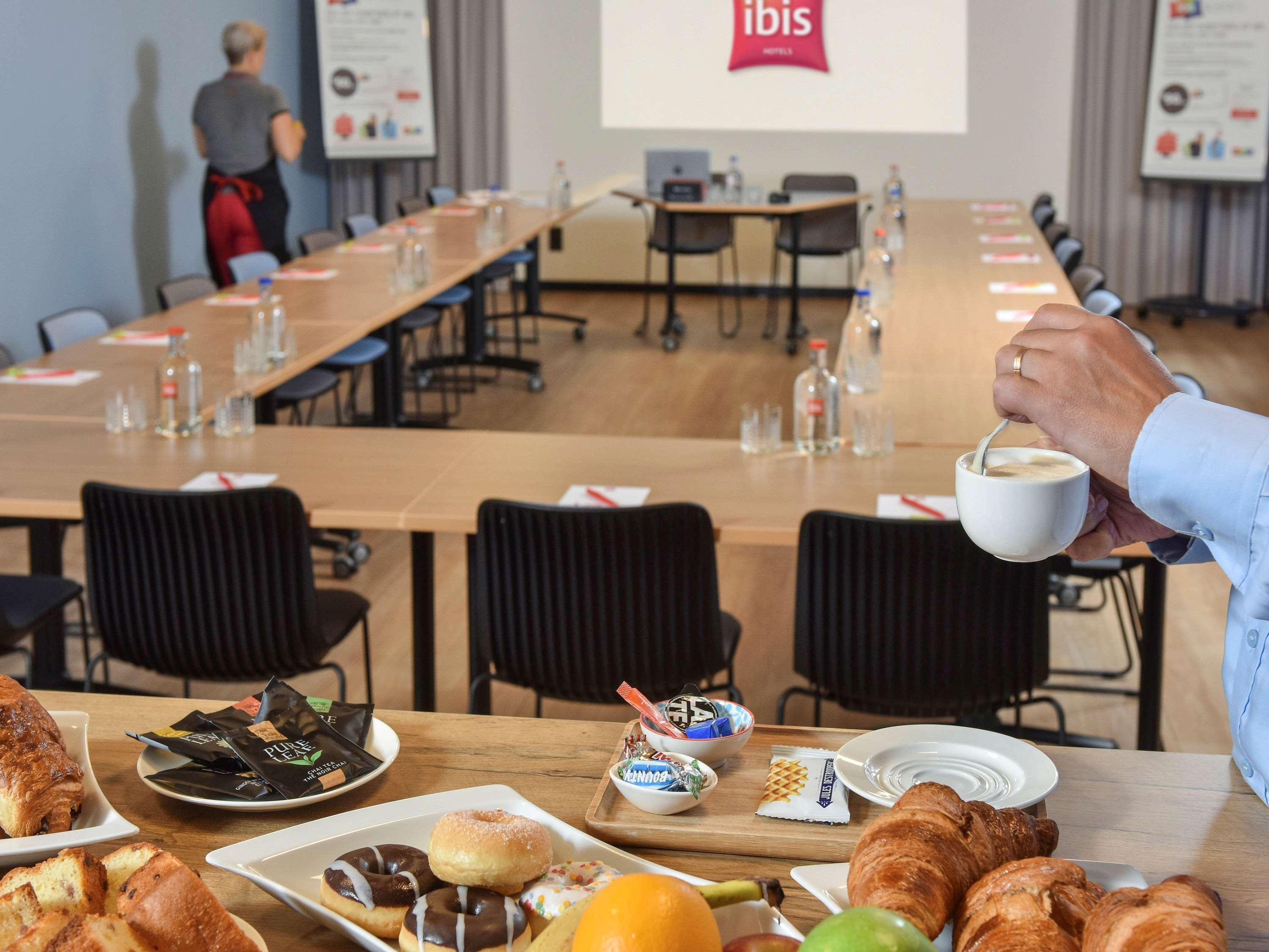 Ibis Erasmus Hotel 3*