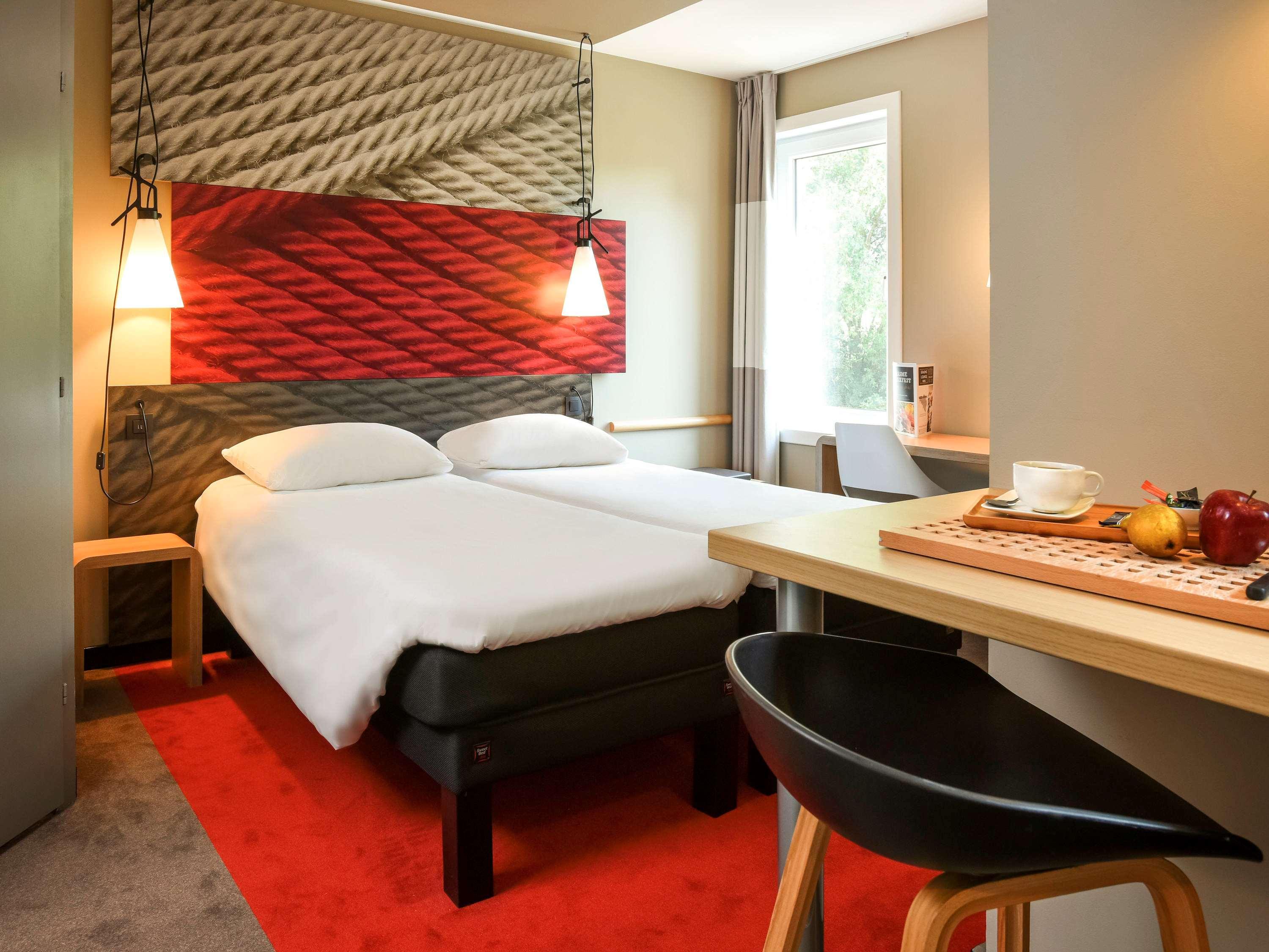 Ibis Erasmus Hotel 3*