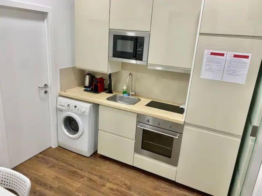 Minimal - Flat Ad Centre Apartment