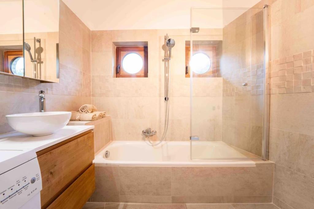 Villa Havre De Paix A :piscine, Sauna, Jacuzzi *