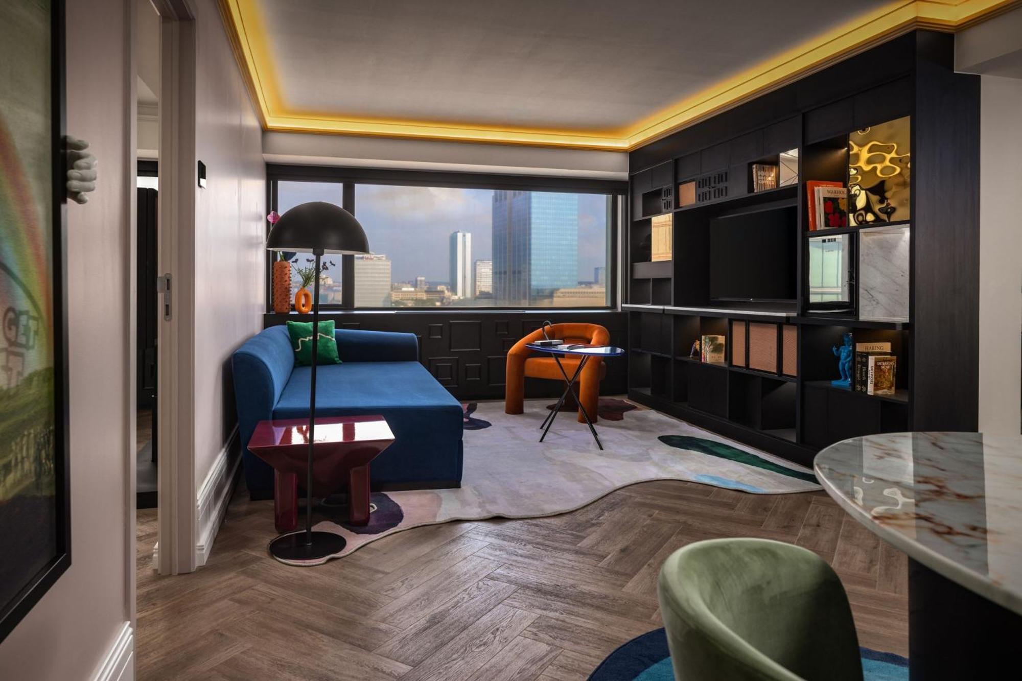 Uptown 4*