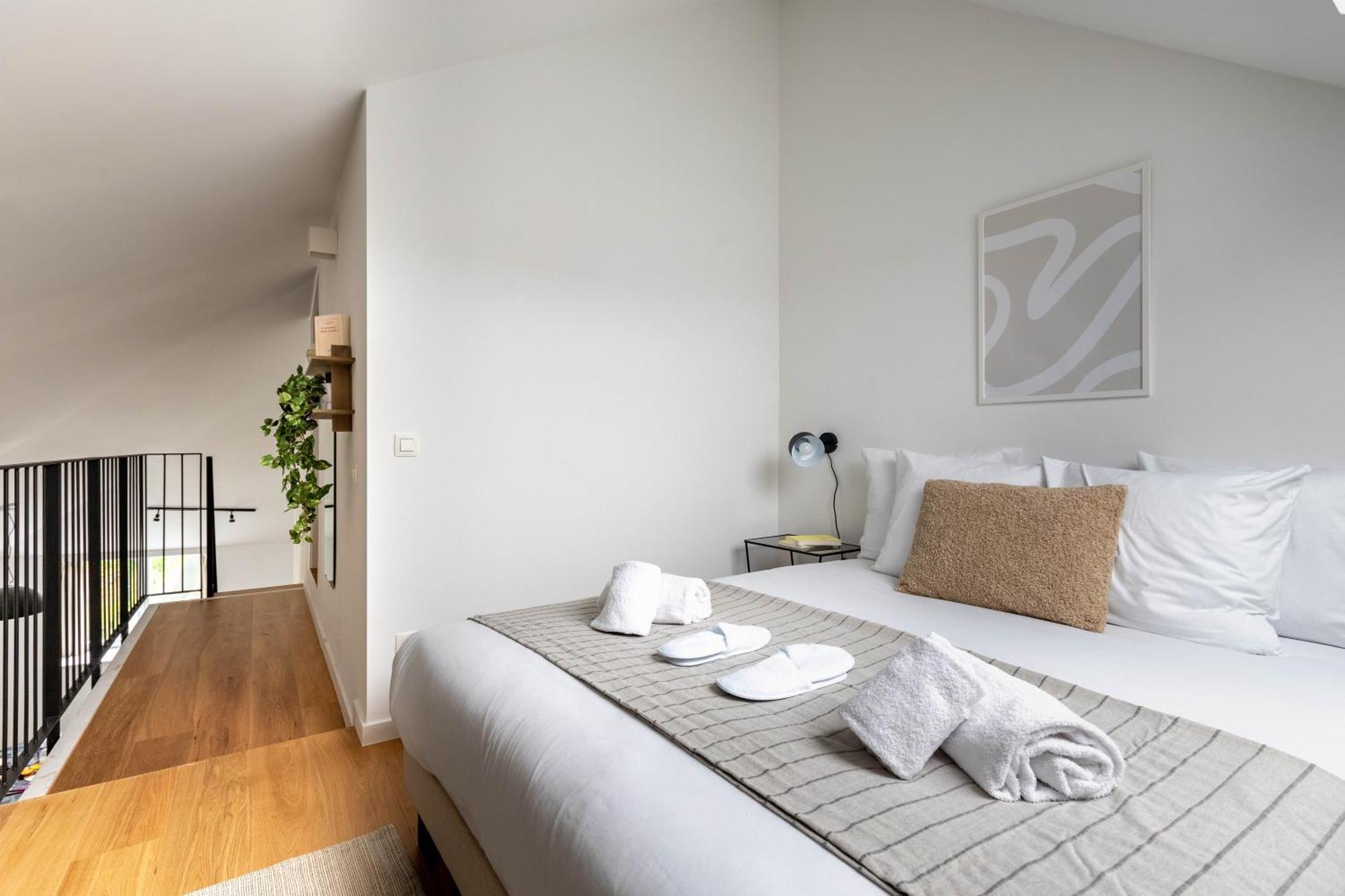 Churchill Apartment *