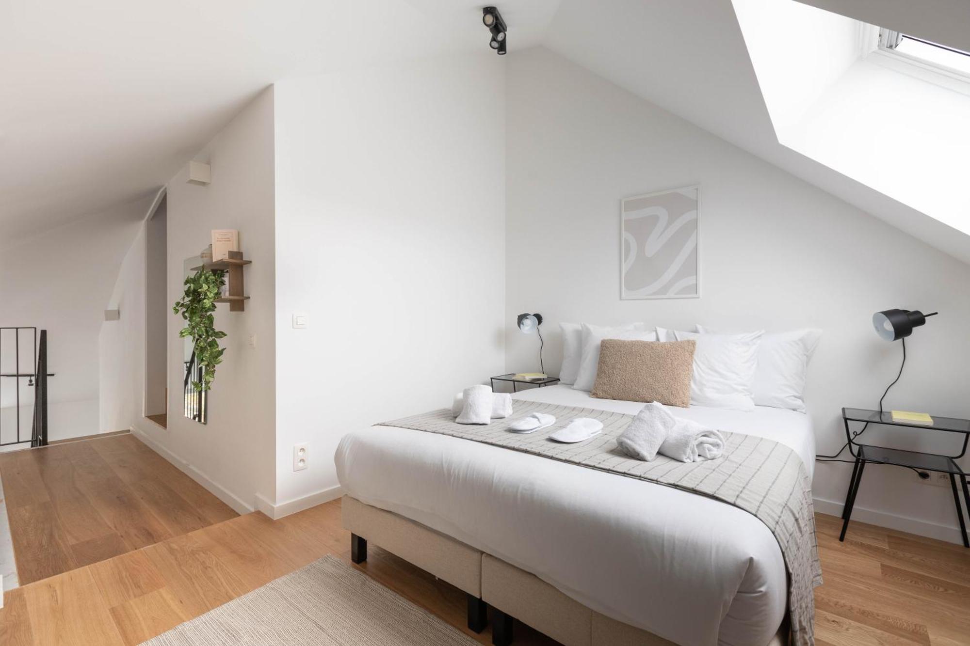 Churchill Apartment *