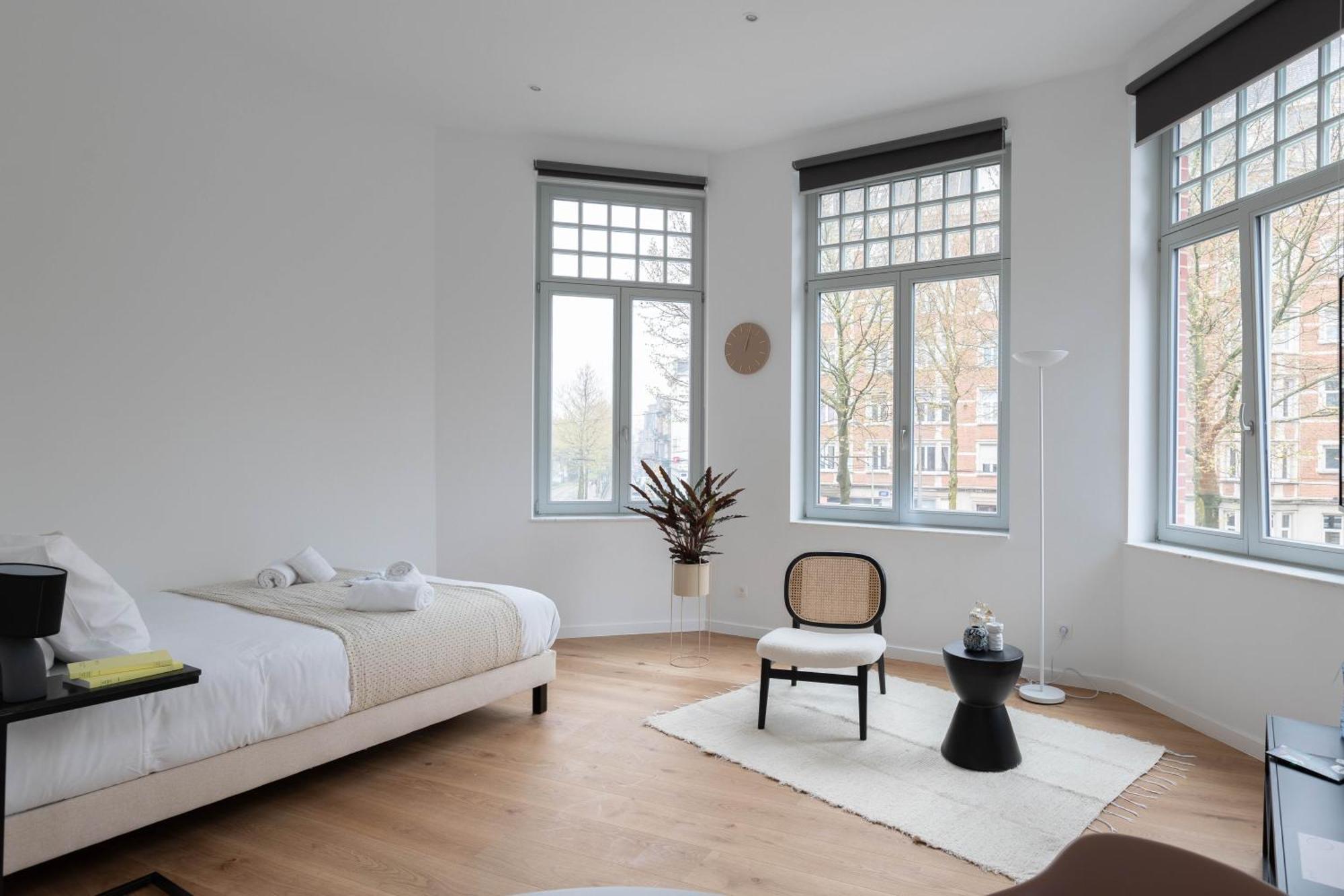 Churchill Apartment *