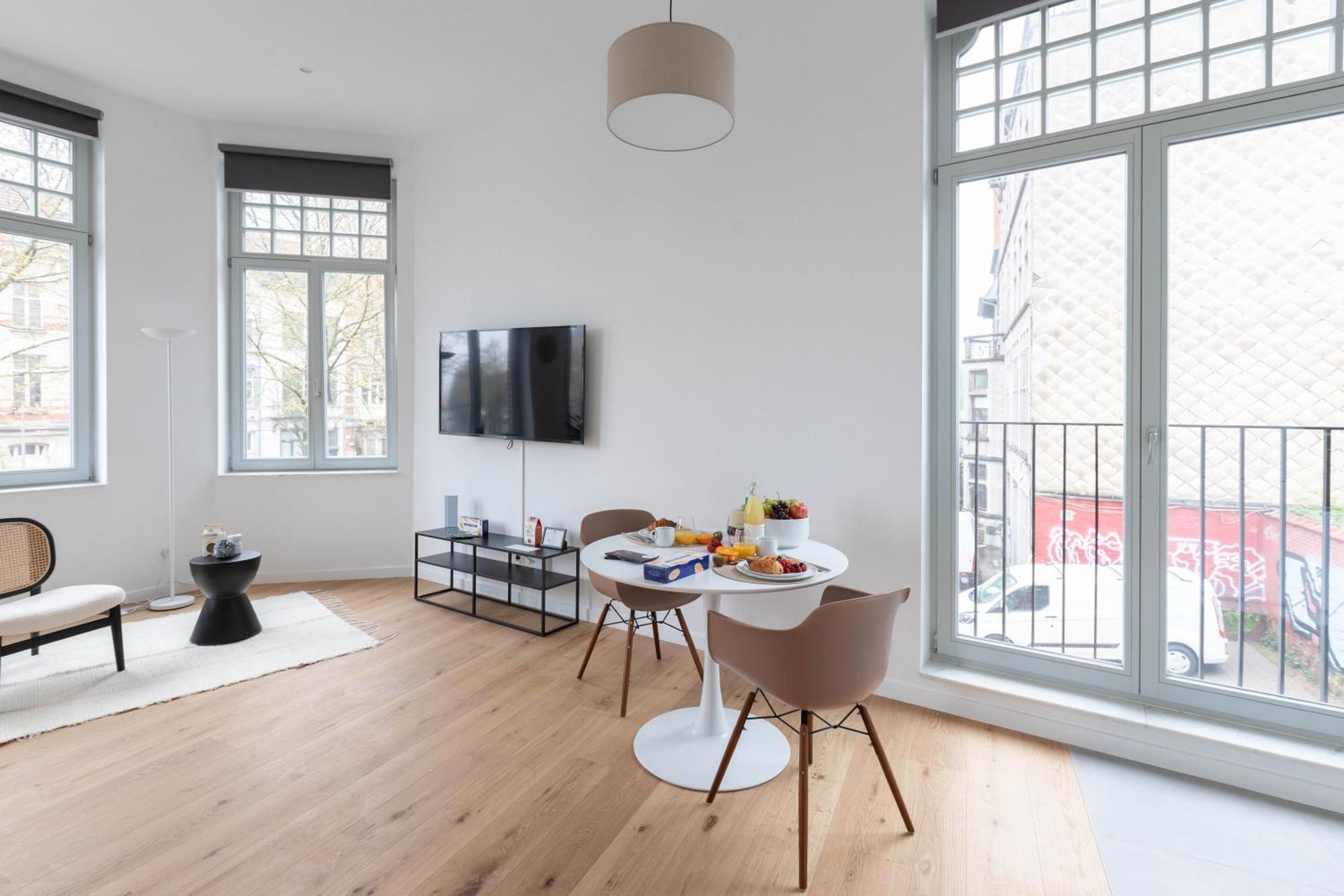 Churchill Apartment *
