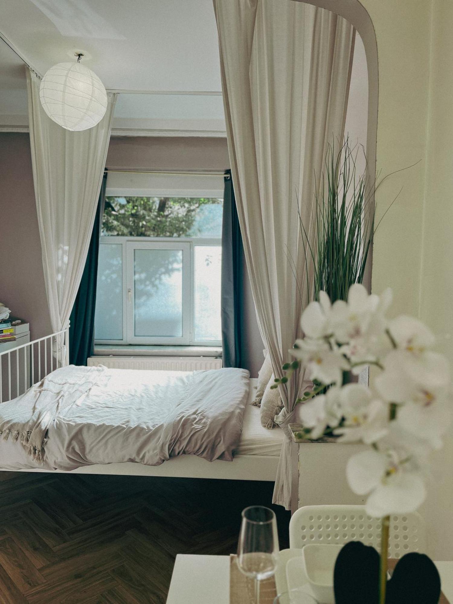 Ideal For Exploring Brussels, Close To Midi Station And Main Attractions