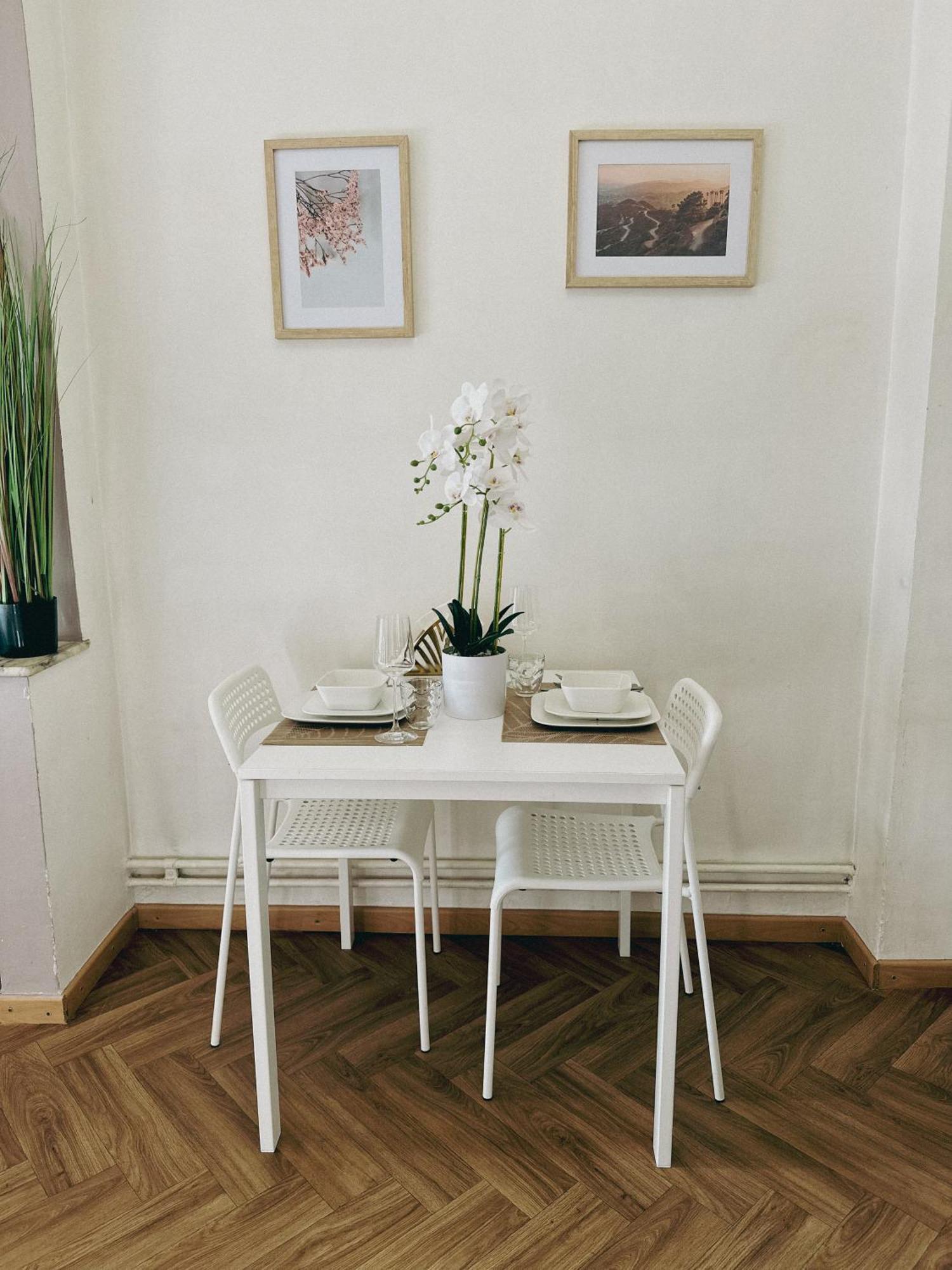 Ideal For Exploring Brussels, Close To Midi Station And Main Attractions Appartamento Bruxelles