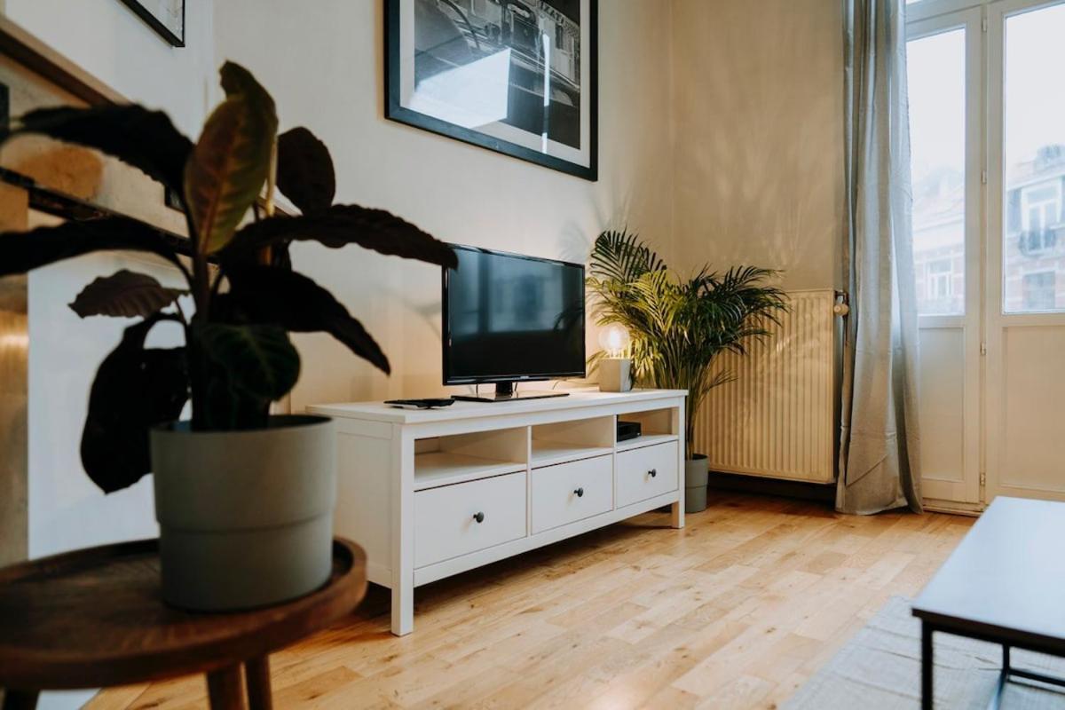 1 Bedroom In Le Chatelain - 2nd Floor Appartamento *