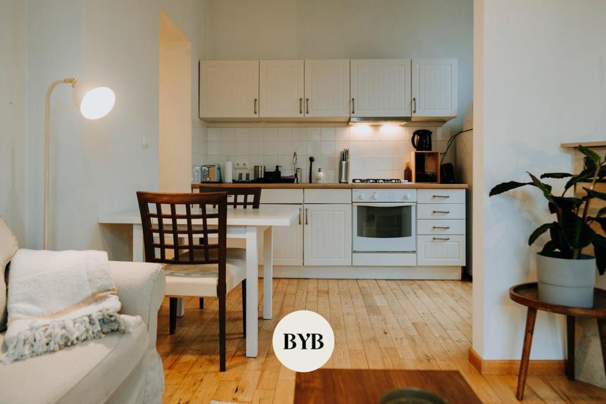 1 Bedroom In Le Chatelain - 2nd Floor Appartamento *