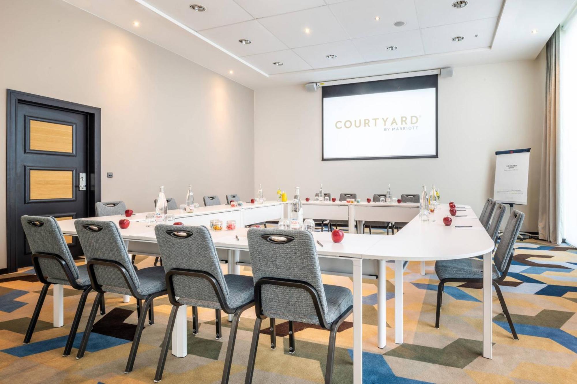 Courtyard By Marriott Brussels Hotel 4*