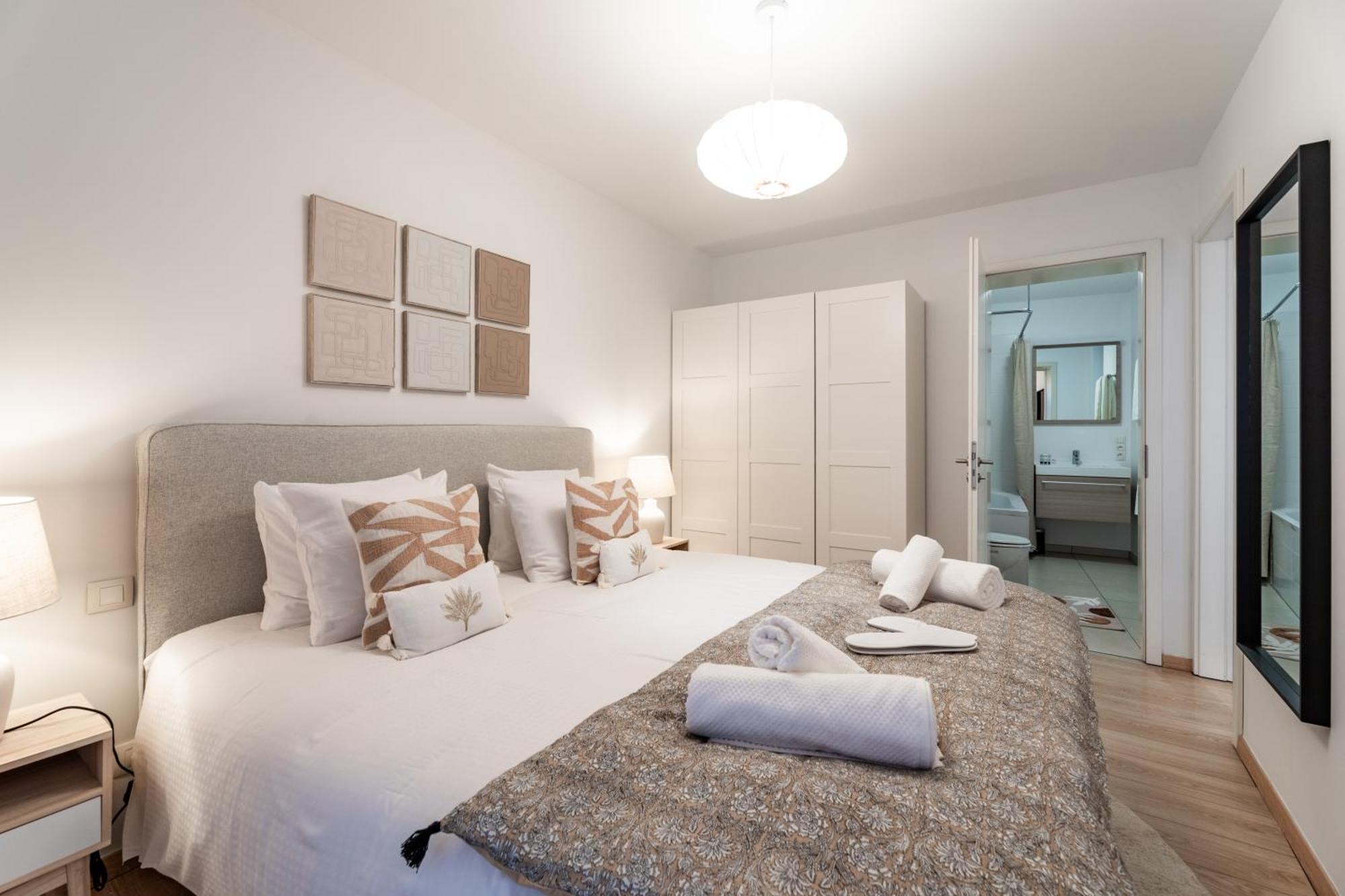 Contemporary Comfort In The Heart Of The Apartment