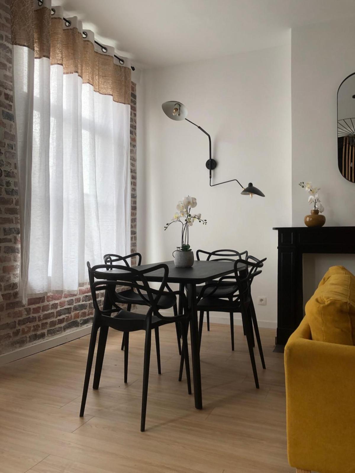 Absolute Charm 3 Bedroom 3 Bathroom With Ac Eu District Appartement *