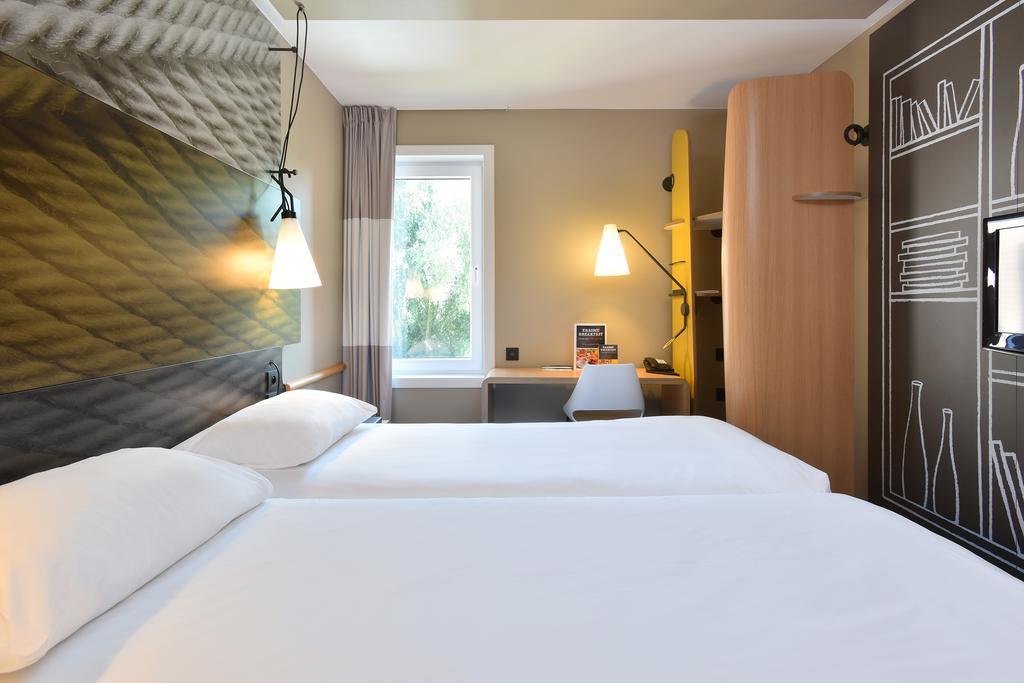 Ibis Erasmus Hotel 3*