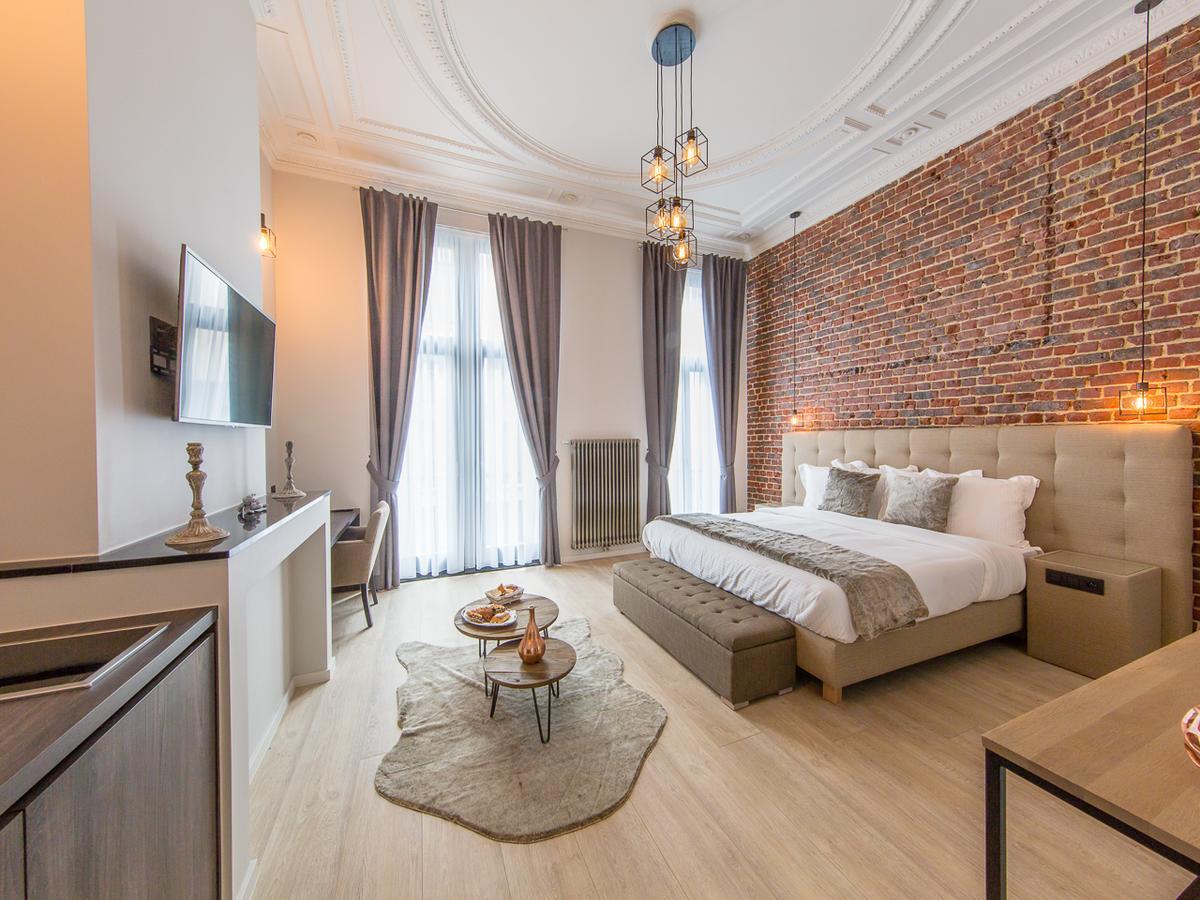 Secret Royal Apartment *
