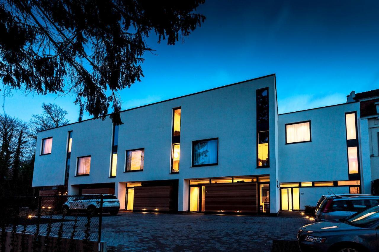 Unit 5 - Trendy Smart Triplex Private Garden & Parking Appartement *