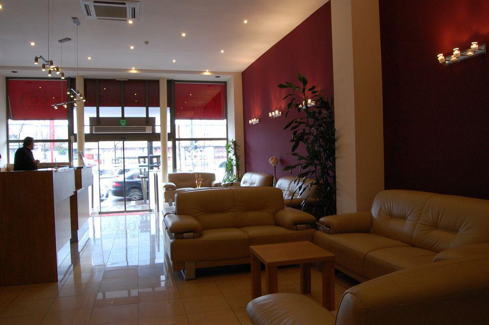 Ibis Centre Chatelain Hotel
