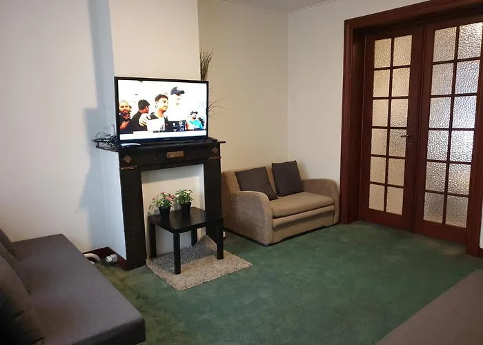 1-2 bedroom apartments close to EU district.