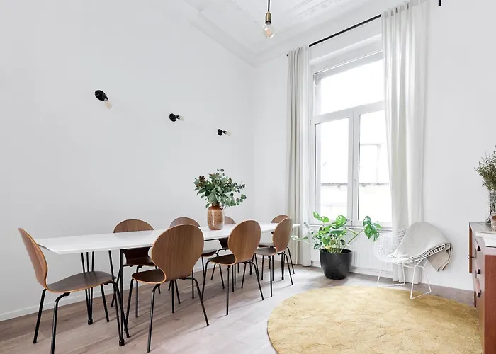 Maison Bruxelloise De 9 Chambres