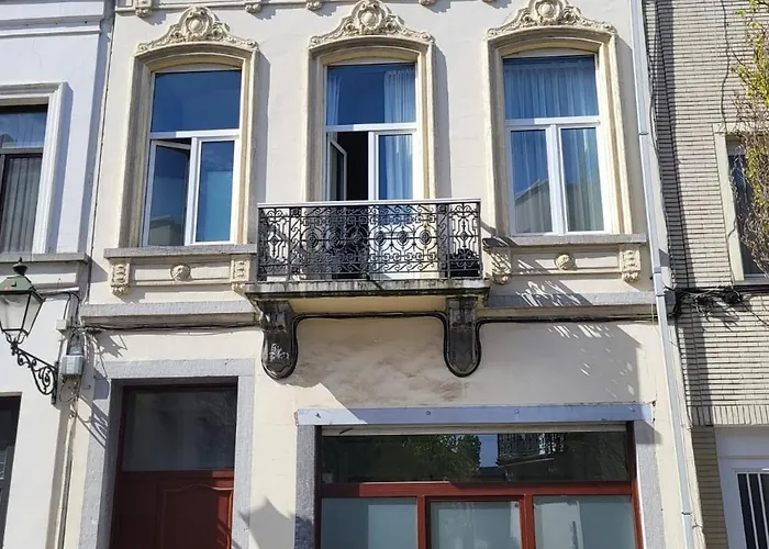 Studio Alicia, Idealement Situe
