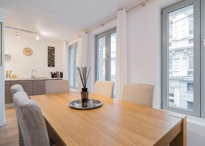 @Grand Place, 80M Modern & Cozy Appartment